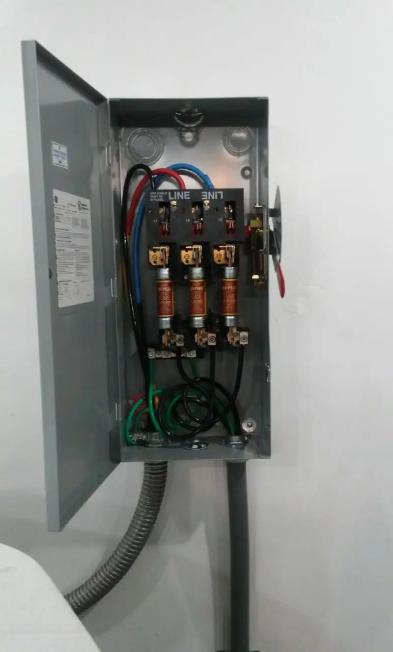 Three-phase disconnect switch installed for Smoke Detector Installation in Eglin AFB